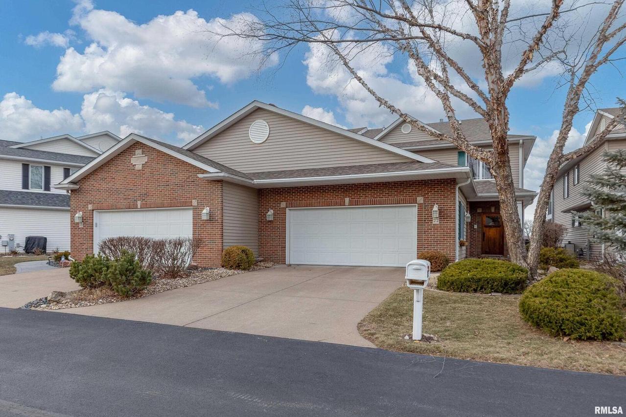 22 Villa Dr., Hampton, IL 61256