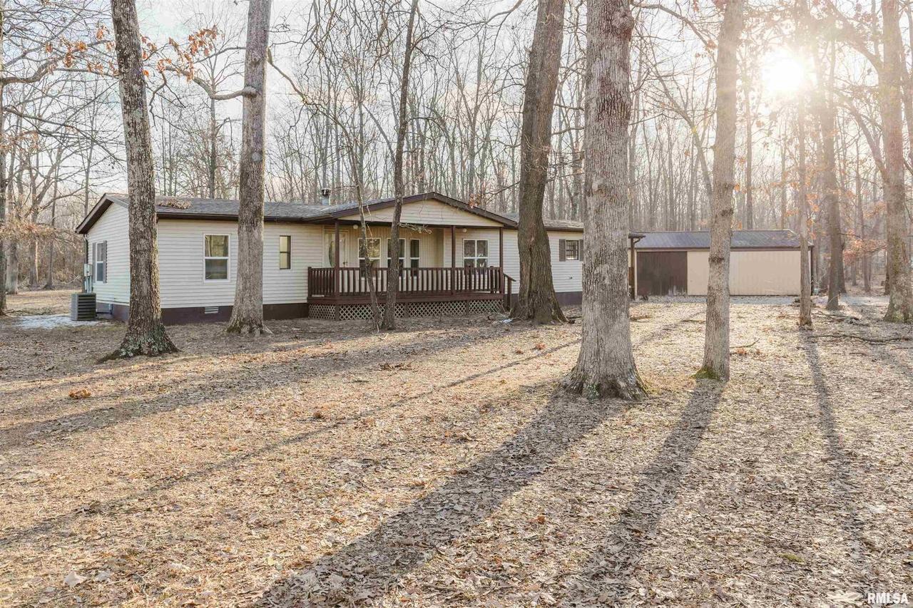 17626 Harris School Rd., Johnston City, IL 62951