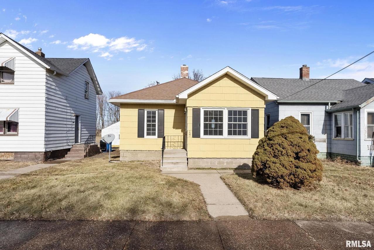 157 15th Ave., East Moline, IL 61244