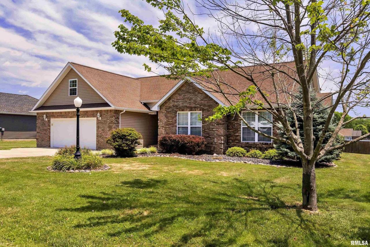 108 Twin Lakes Dr., Carterville, IL 62918