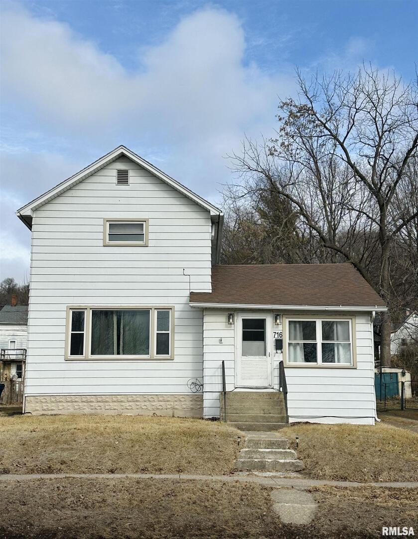 716 Chicago Ave., Savanna, IL 61074