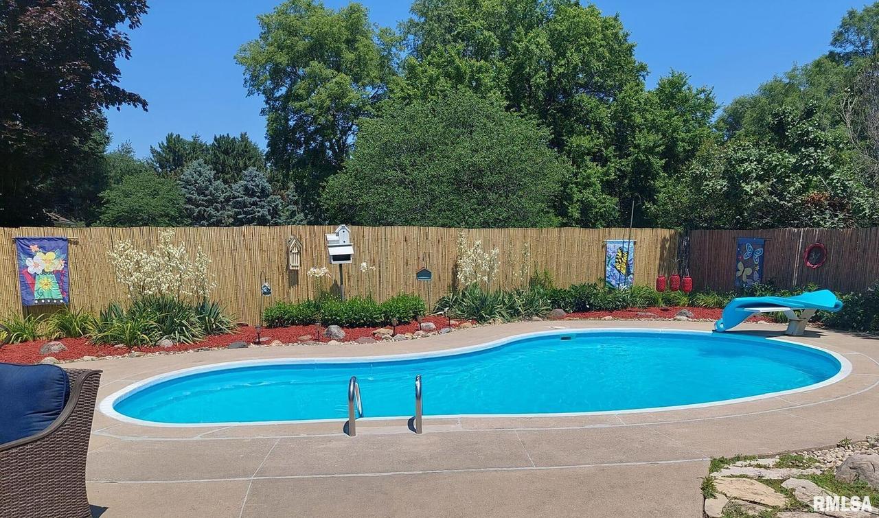 1211 8th Ave., Erie, IL 61250