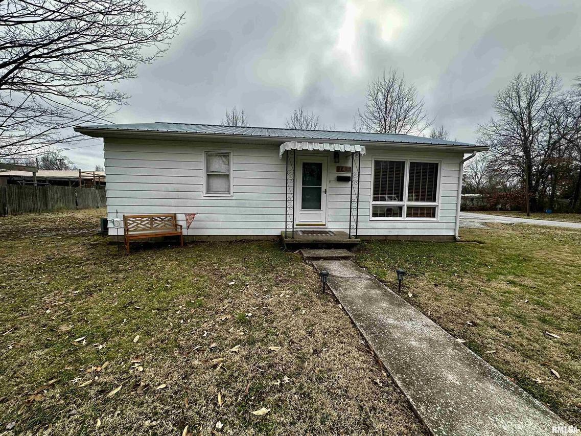 109 W Hull St., Mcleansboro, IL 62859