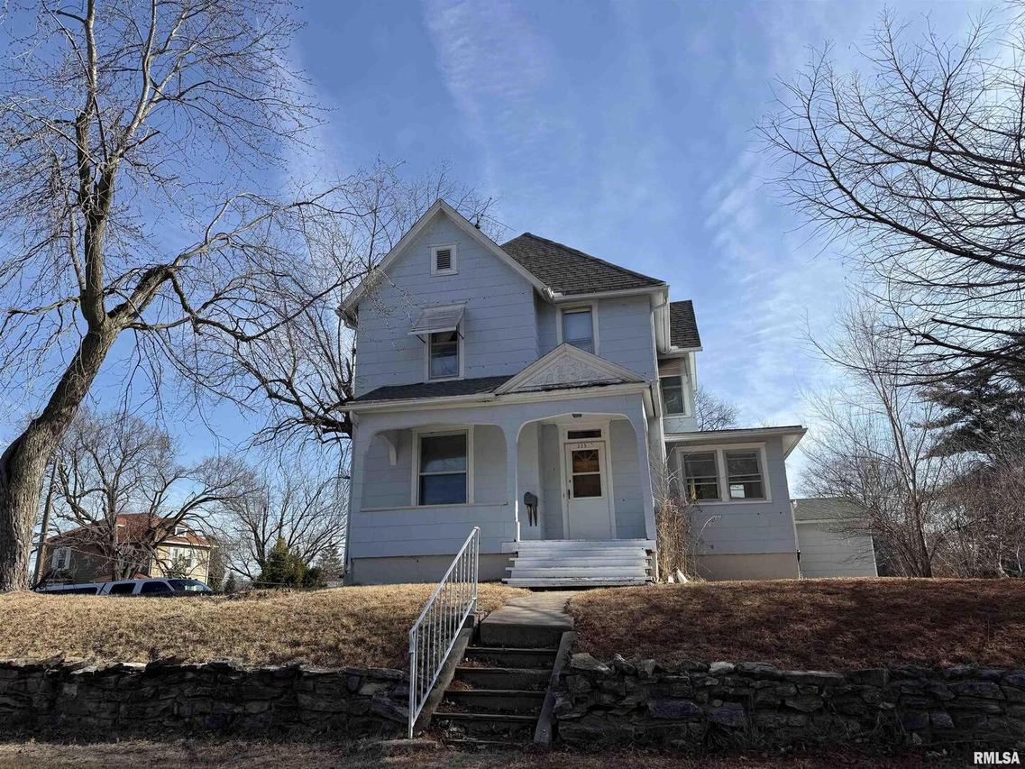 325 N 5th St., Monmouth, IL 61462