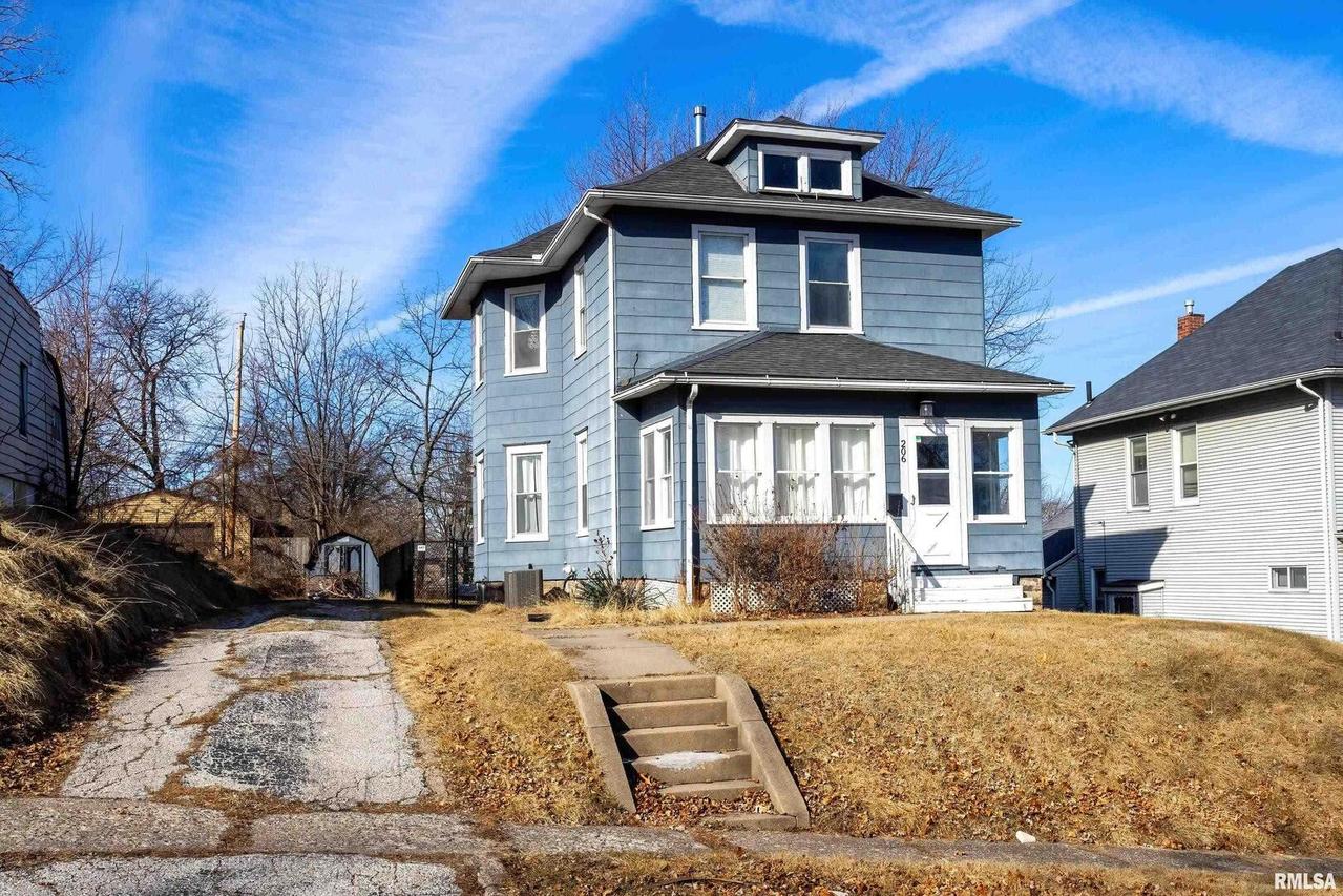 206 15th St., Silvis, IL 61282