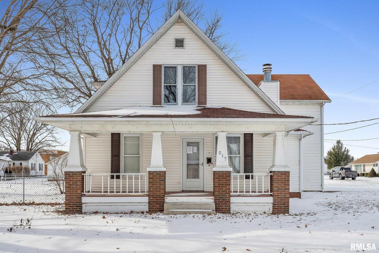 217 N 5th Ave., New Windsor, IL 61465