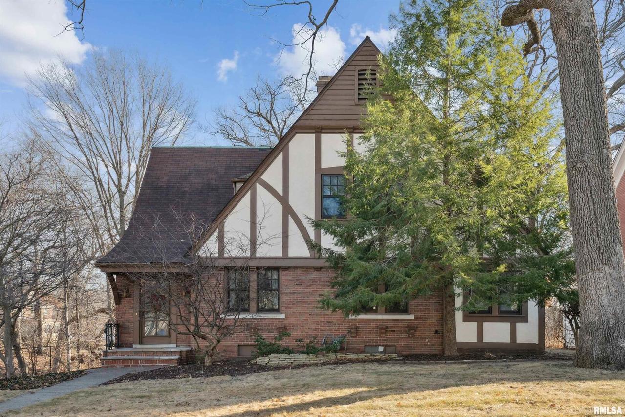 1726 27th St., Moline, IL 61265