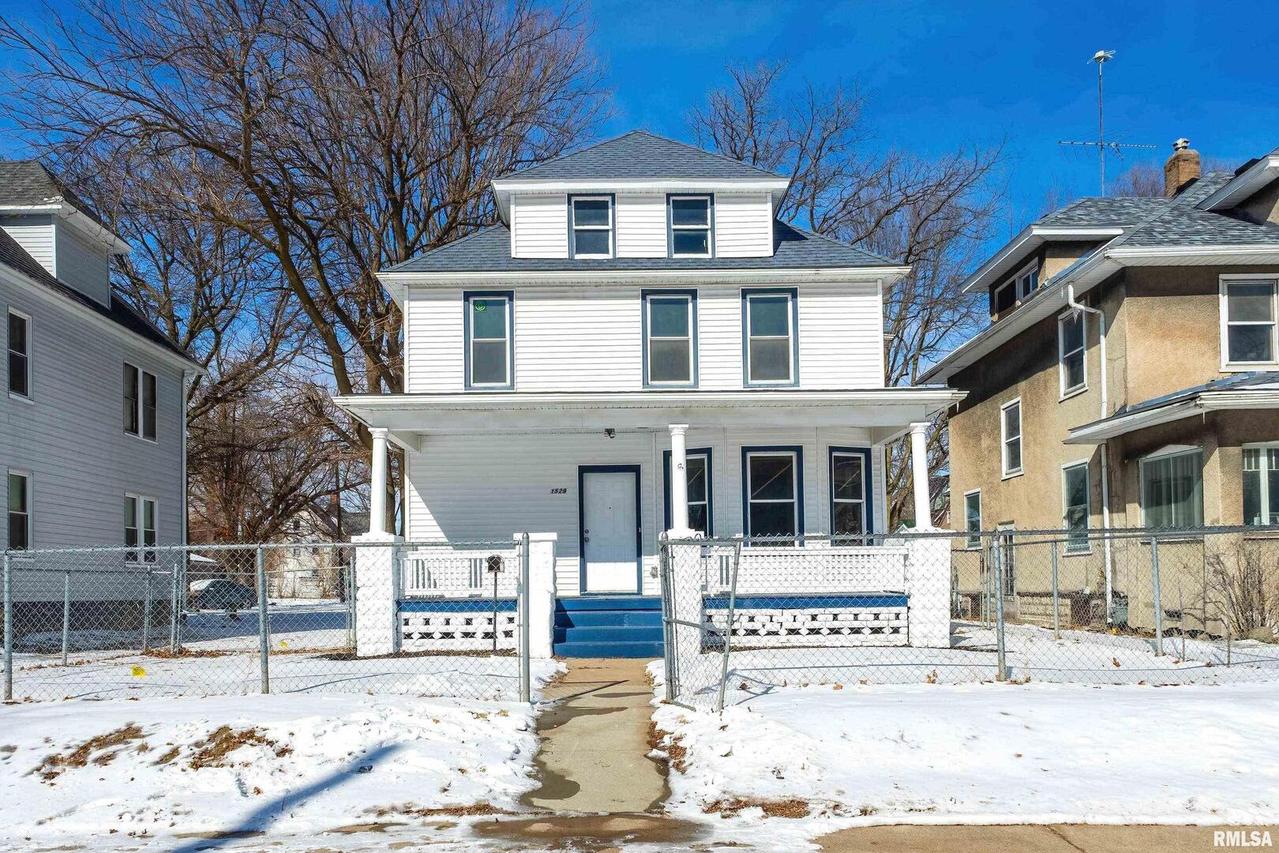 1529 10th Ave., Rock Island, IL 61201