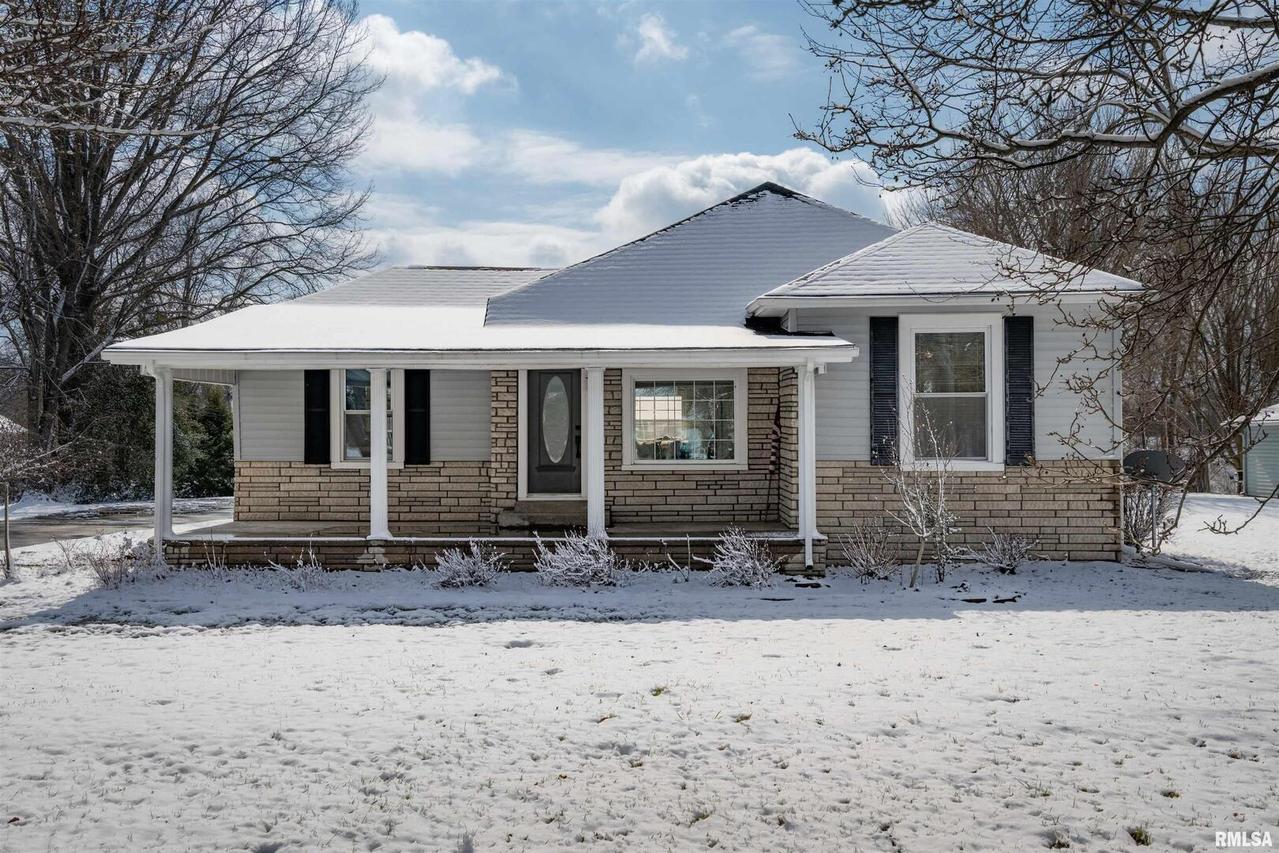 811 W Grand Ave., Carterville, IL 62918