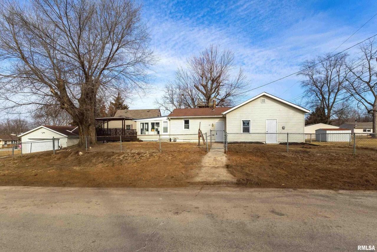 303 2nd Ave., Colona, IL 61241