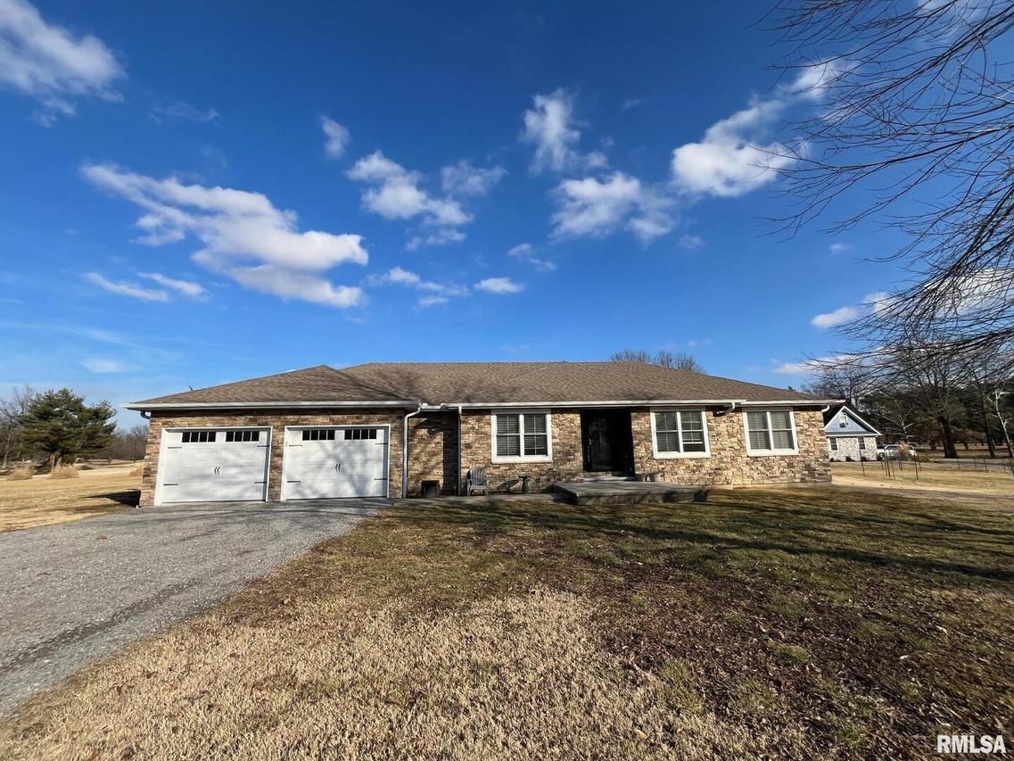 300 Mcvicker Dr., Energy, IL 62933