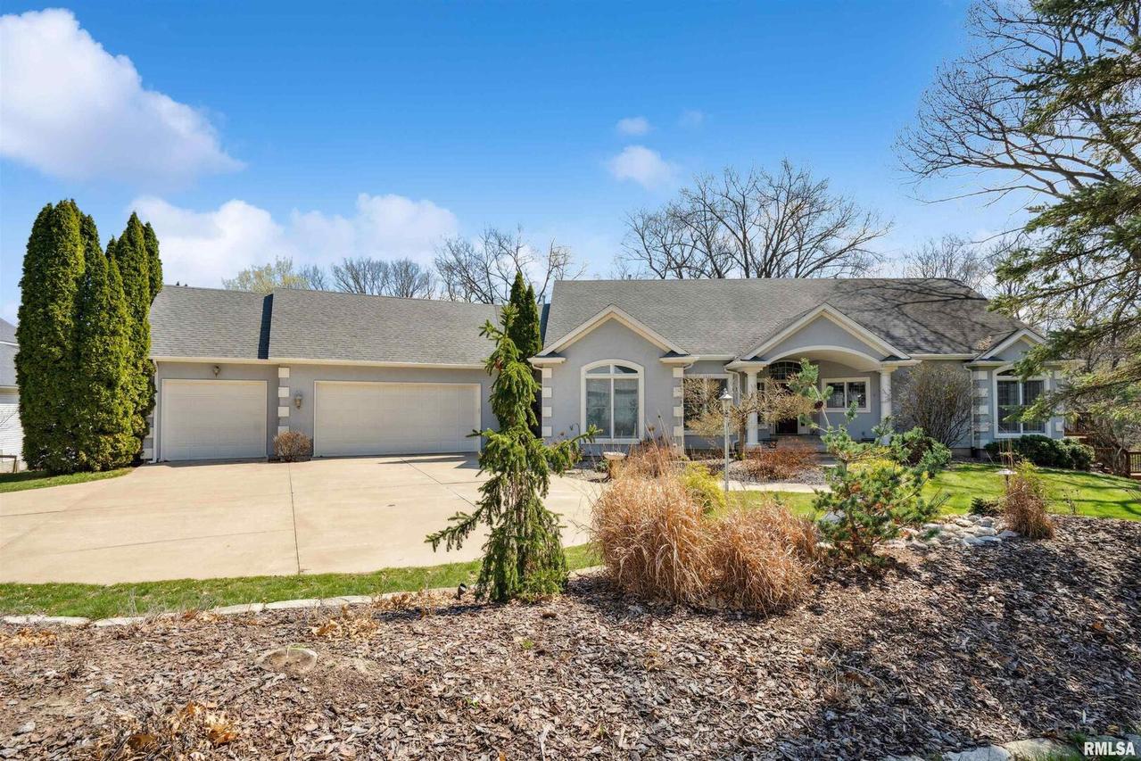 2734 8th Street Ct., Moline, IL 61265