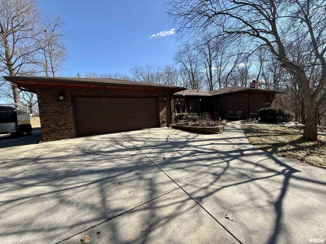 317 5th St., Silvis, IL 61282