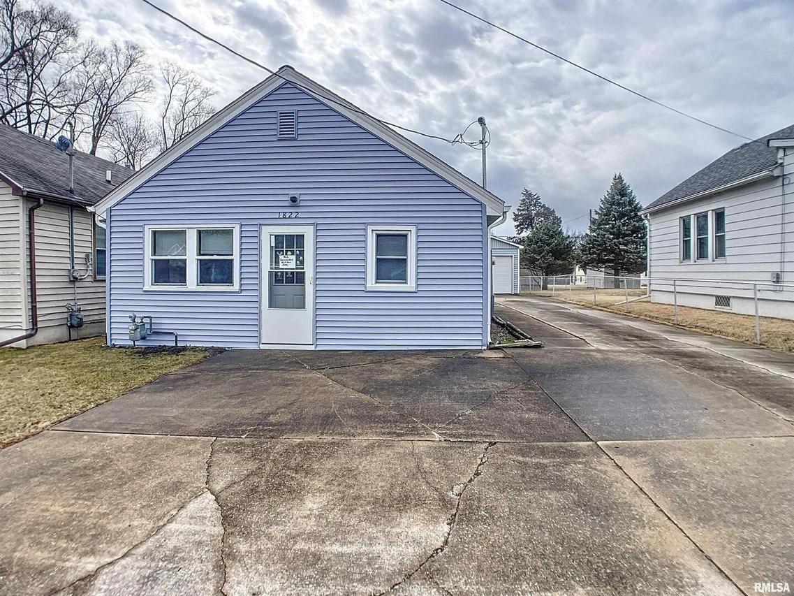 1822 27 1/2 Ave., East Moline, IL