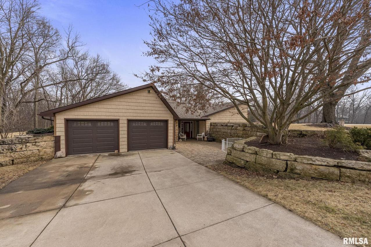 2302 Timber Lane Dr., Port Byron, IL 61275