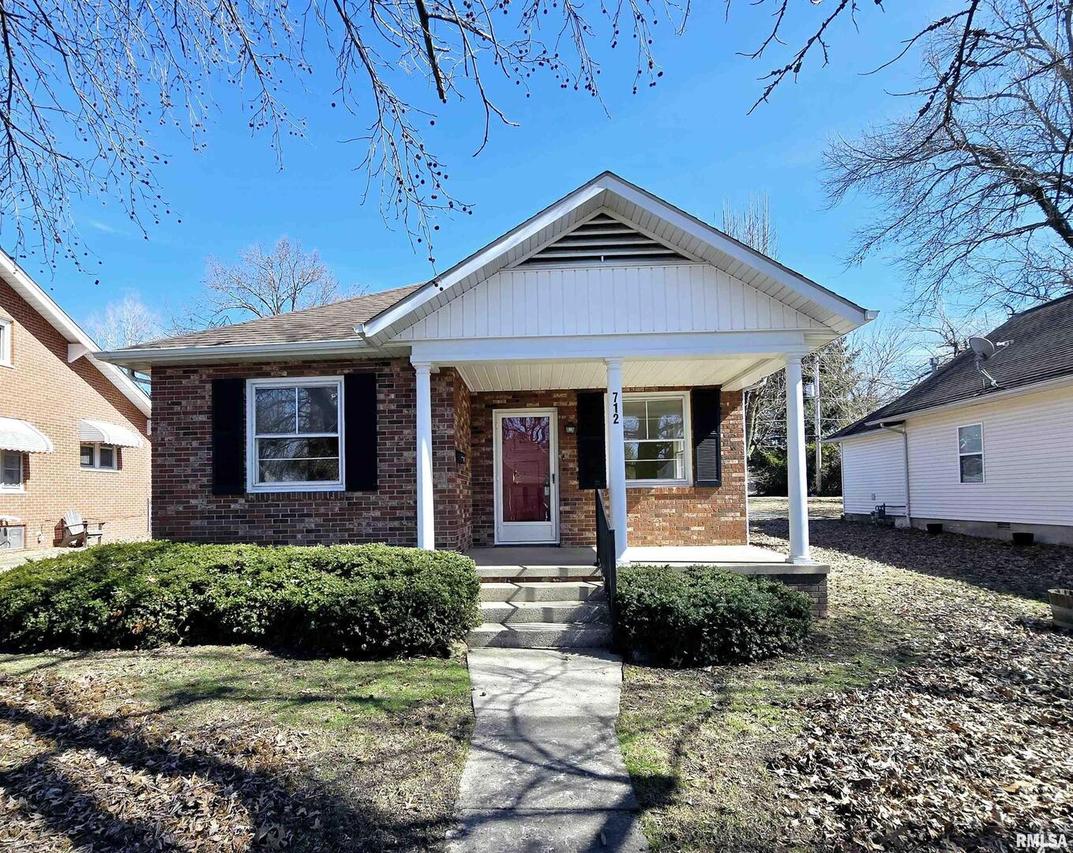 712 N 12th St., Herrin, IL 62948