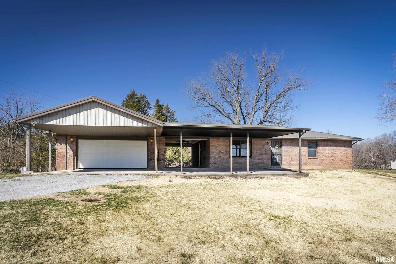 1595 Casper Church Rd., Cobden, IL 62920