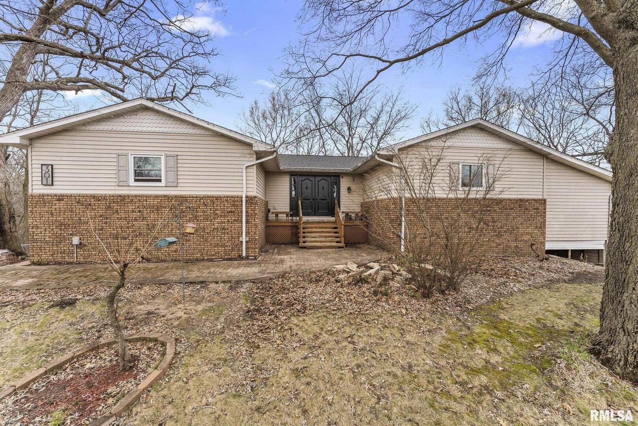 301 Bluff St., Port Byron, IL 61275