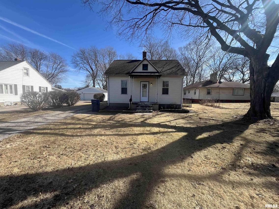 609 N 10th St., Monmouth, IL 61462