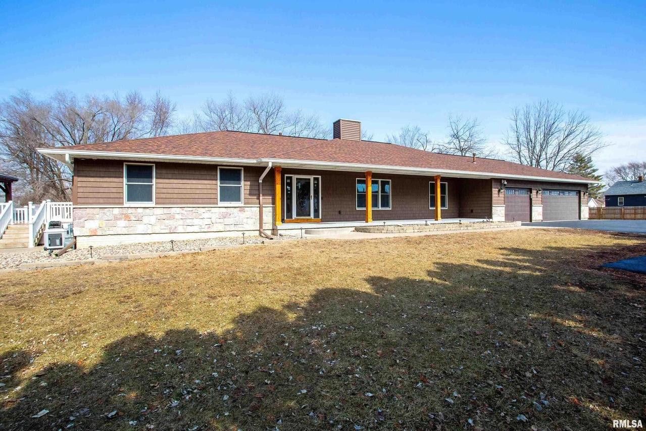 1215 53rd St., Moline, IL 61201