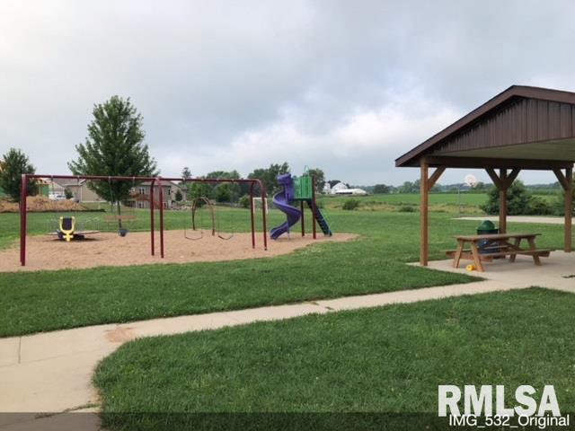 614 Rock Point Rd., Colona, IL 61241