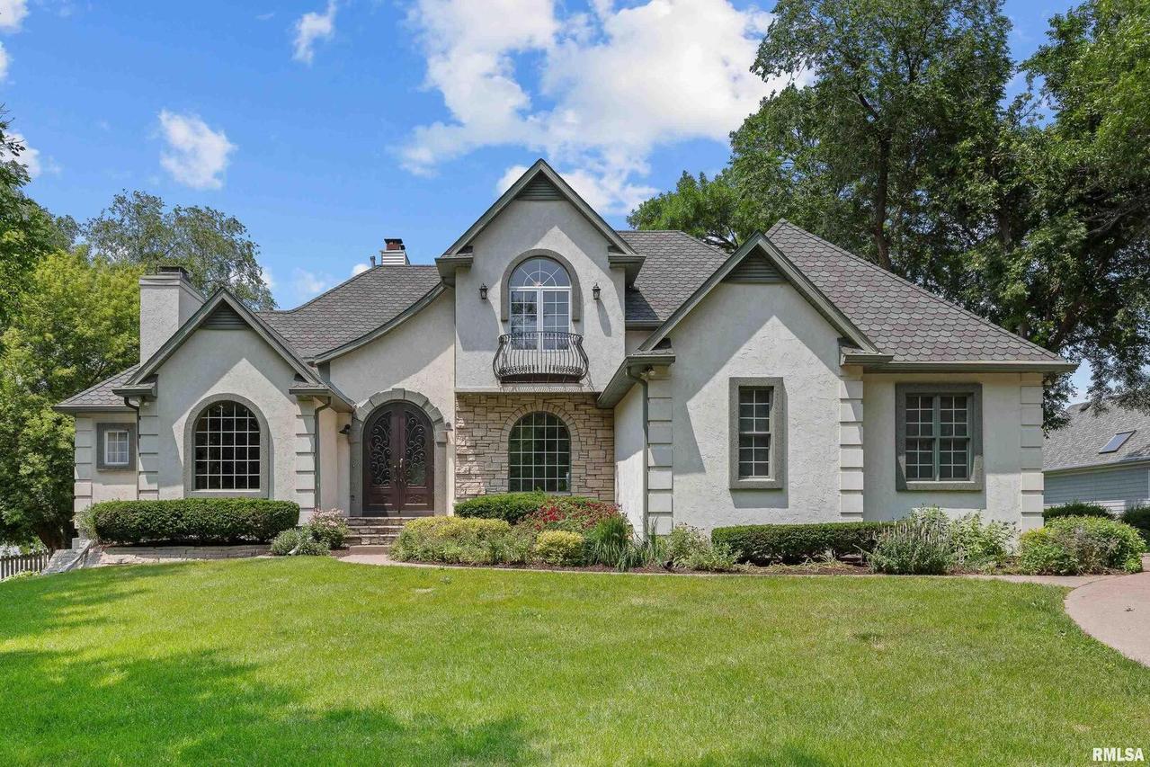 2 S Shore Ln., Rapids City, IL 61278