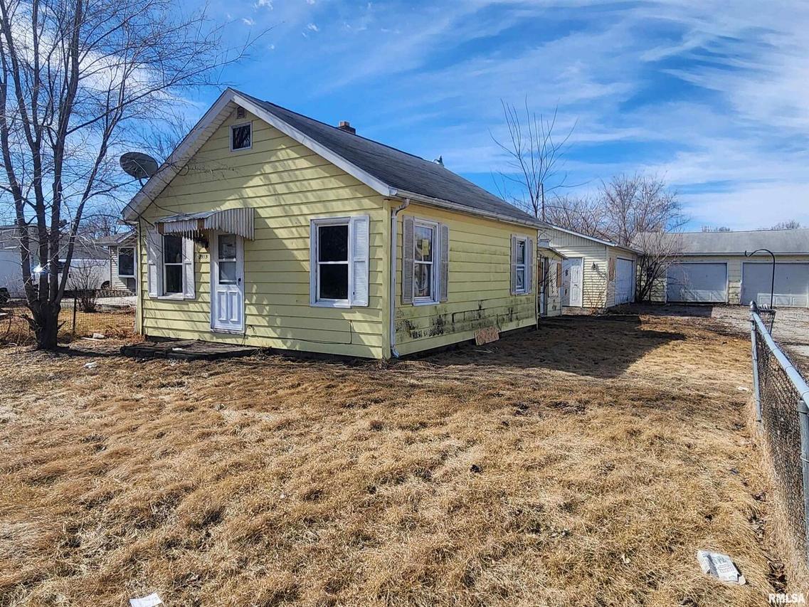 3919 13th St., Moline, IL 61265