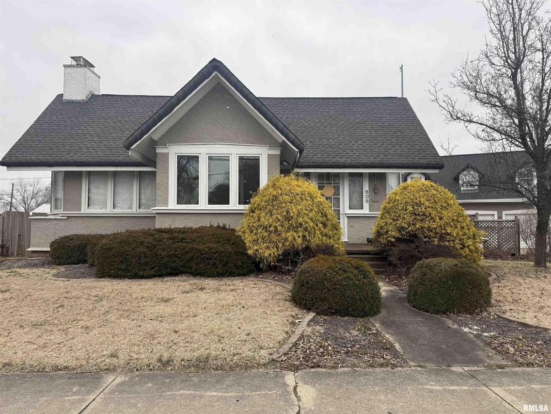 606 W Main St., Carmi, IL 62821
