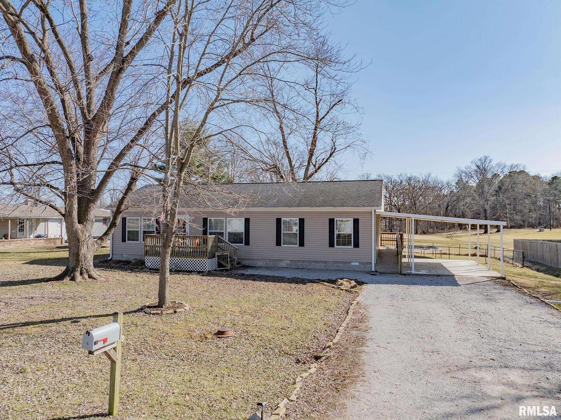 2 Lakedale Dr., Salem, IL 62881