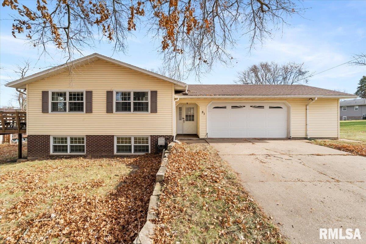 51 Crestview Dr., Geneseo, IL 61254
