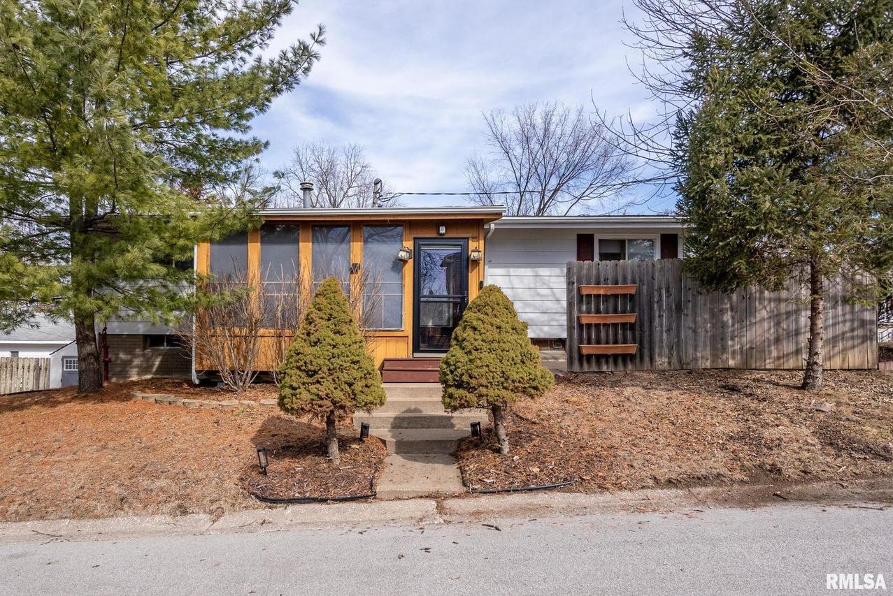 701 N High St., Port Byron, IL 61275