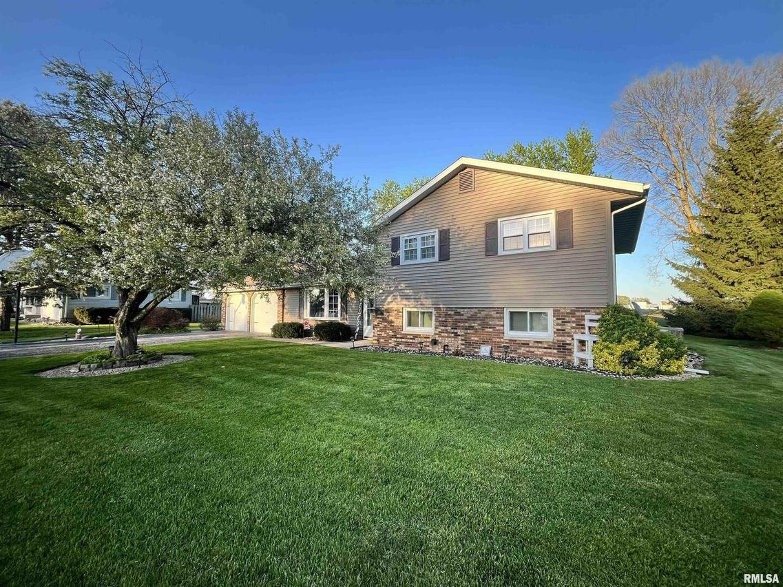 400 N Kellogg St., Yates City, IL 61572