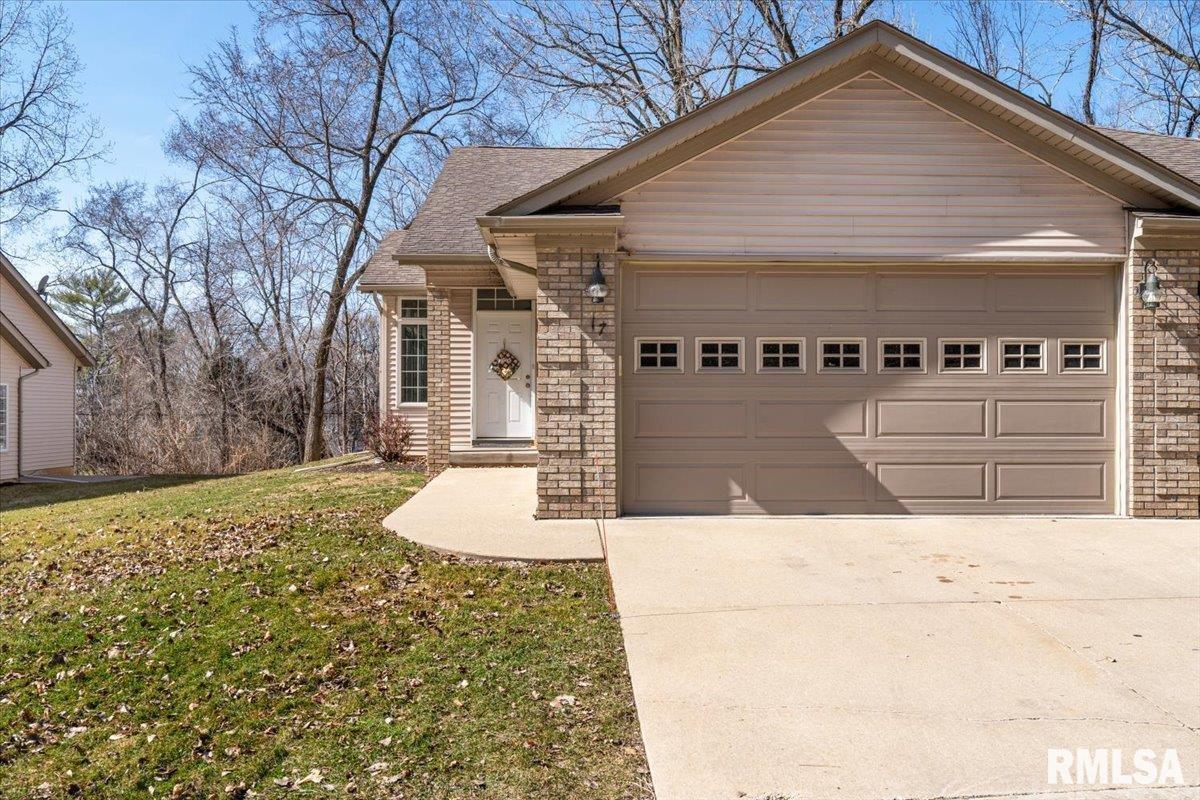 17 Cherry Hill, Hampton, IL 61256