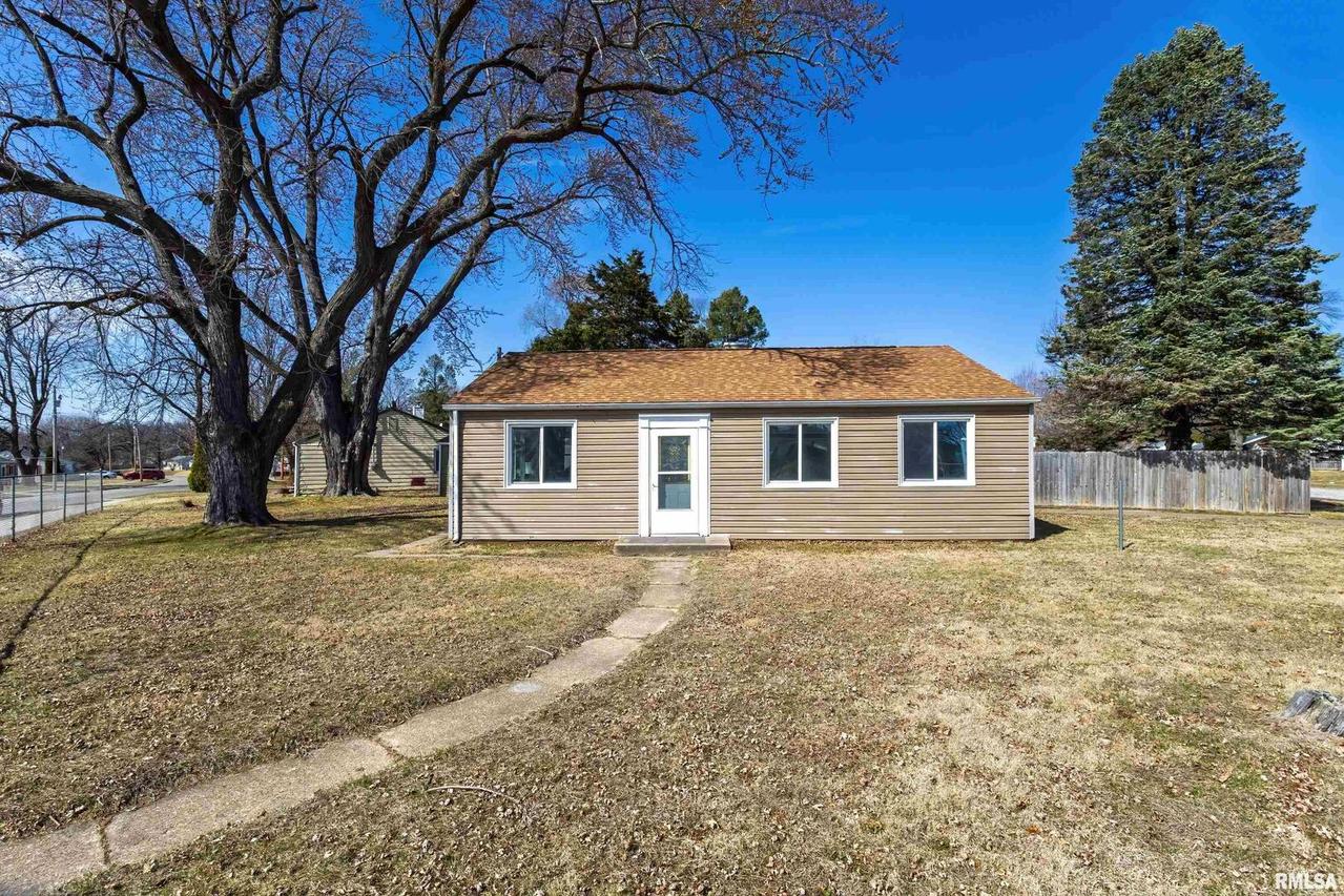 3921 10th Ave., Moline, IL 61265