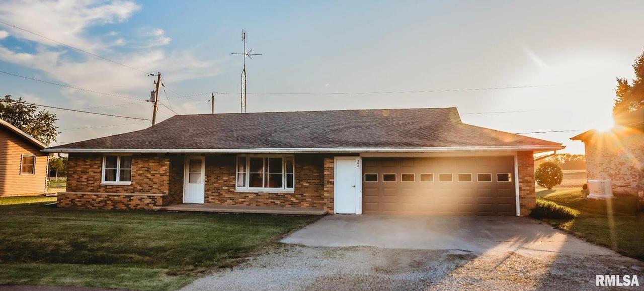 200 N 3rd St., Wyoming, IL 61491