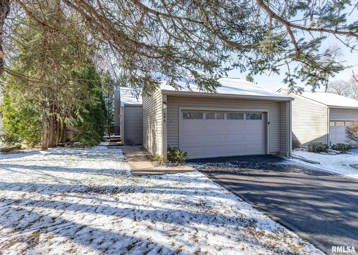 496 44th Avenue Ct., East Moline, IL 61244