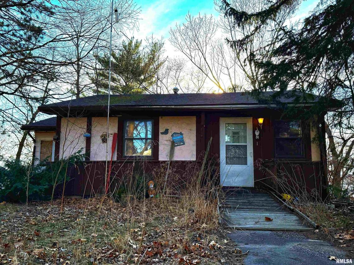 844 44th St., New Boston, IL 61272