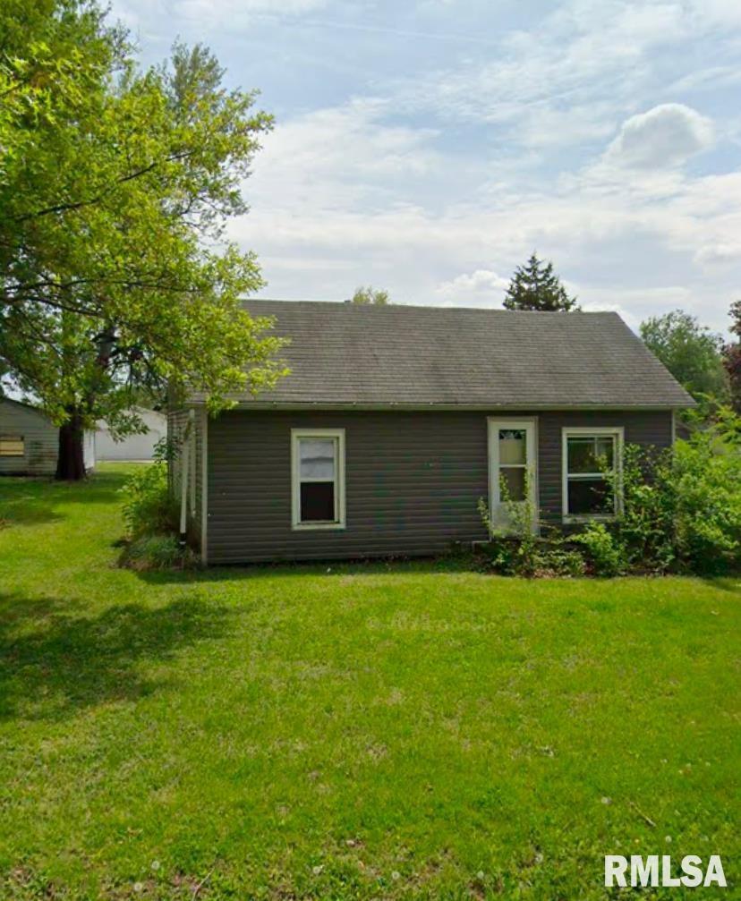 19 1st St., Matherville, IL 61263