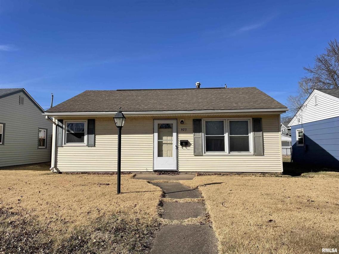 923 43rd Ave., Rock Island, IL 61201