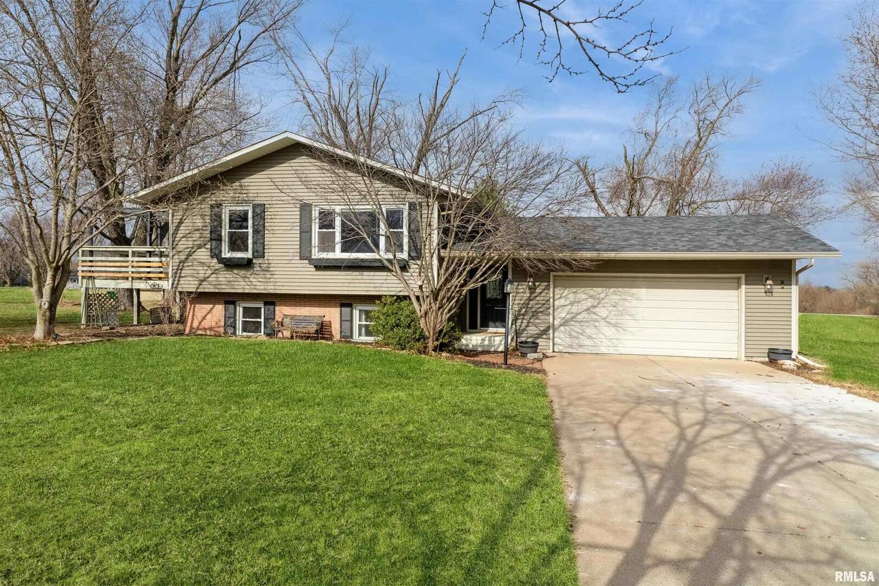 603 Suncrest Dr., Sherrard, IL 61281