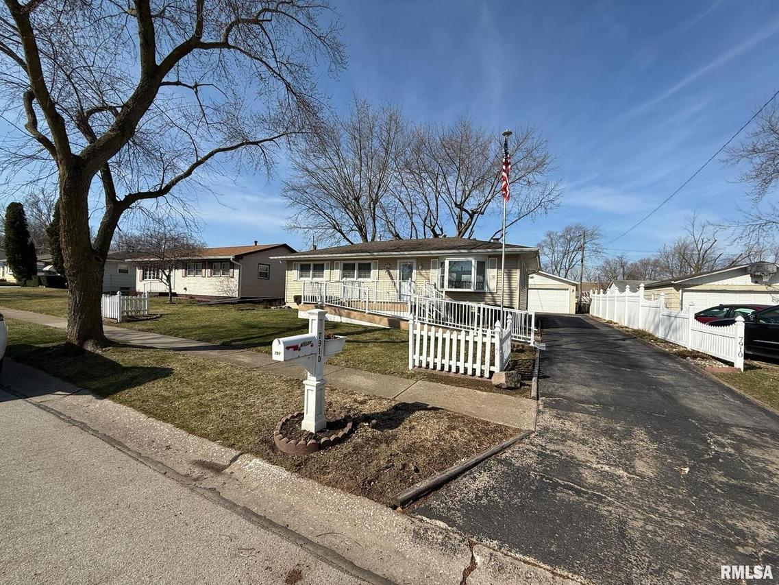 7910 9th St., Rock Island, IL 61201