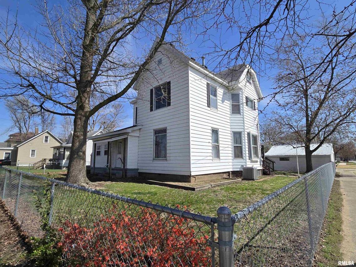 517 W 6th St., Beardstown, IL 62618