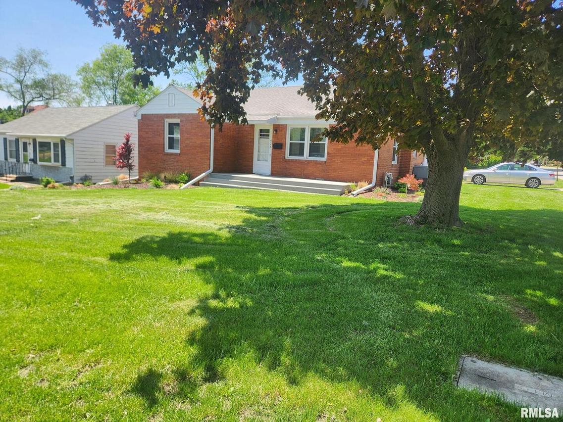 424 N 6th St., Monmouth, IL 61462