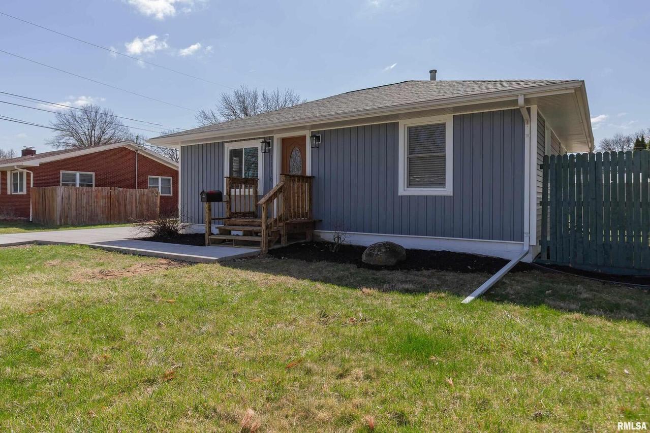 1116 34th Avenue Ct., East Moline, IL 61244