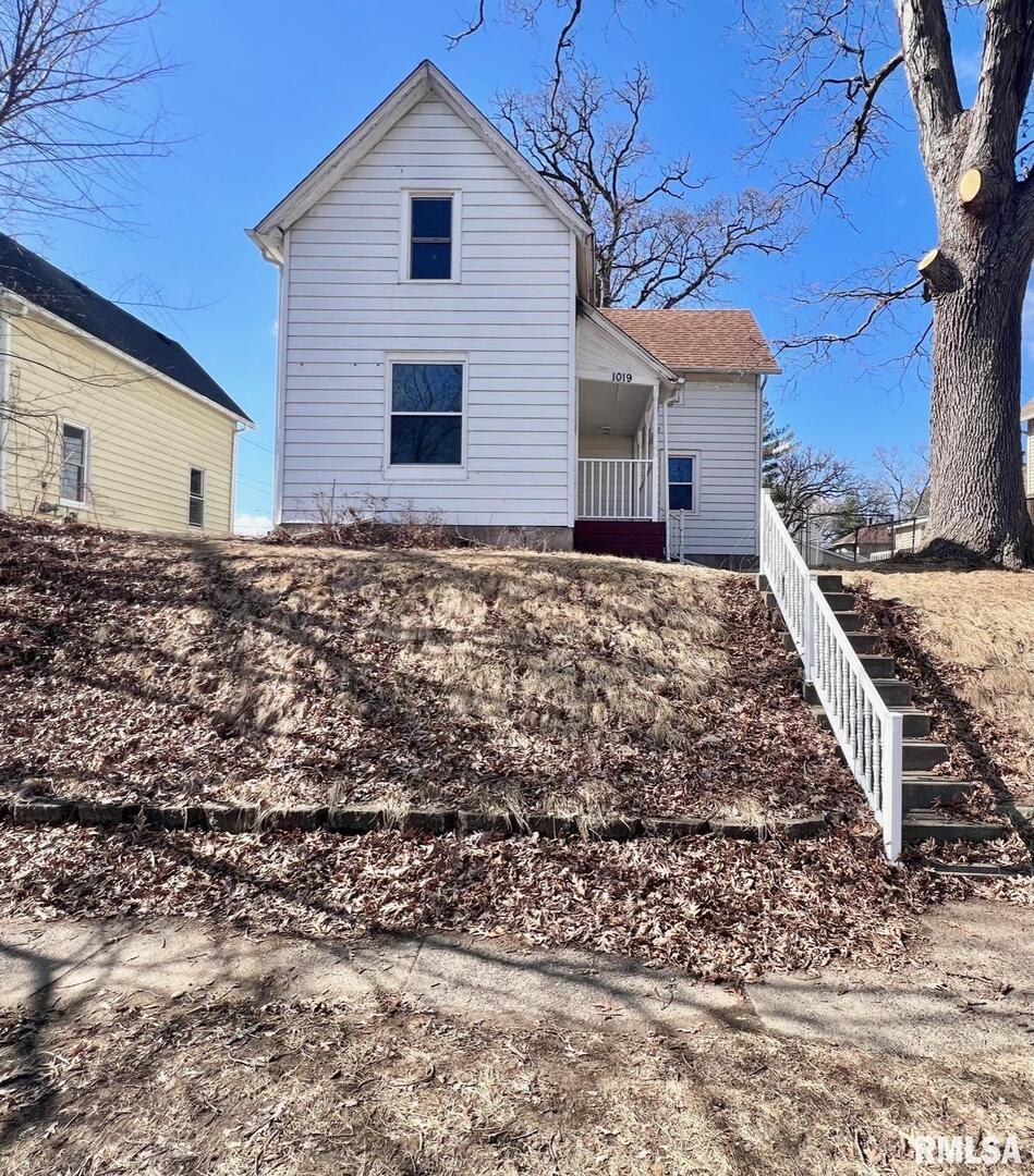 1019 25th St., Moline, IL 61265