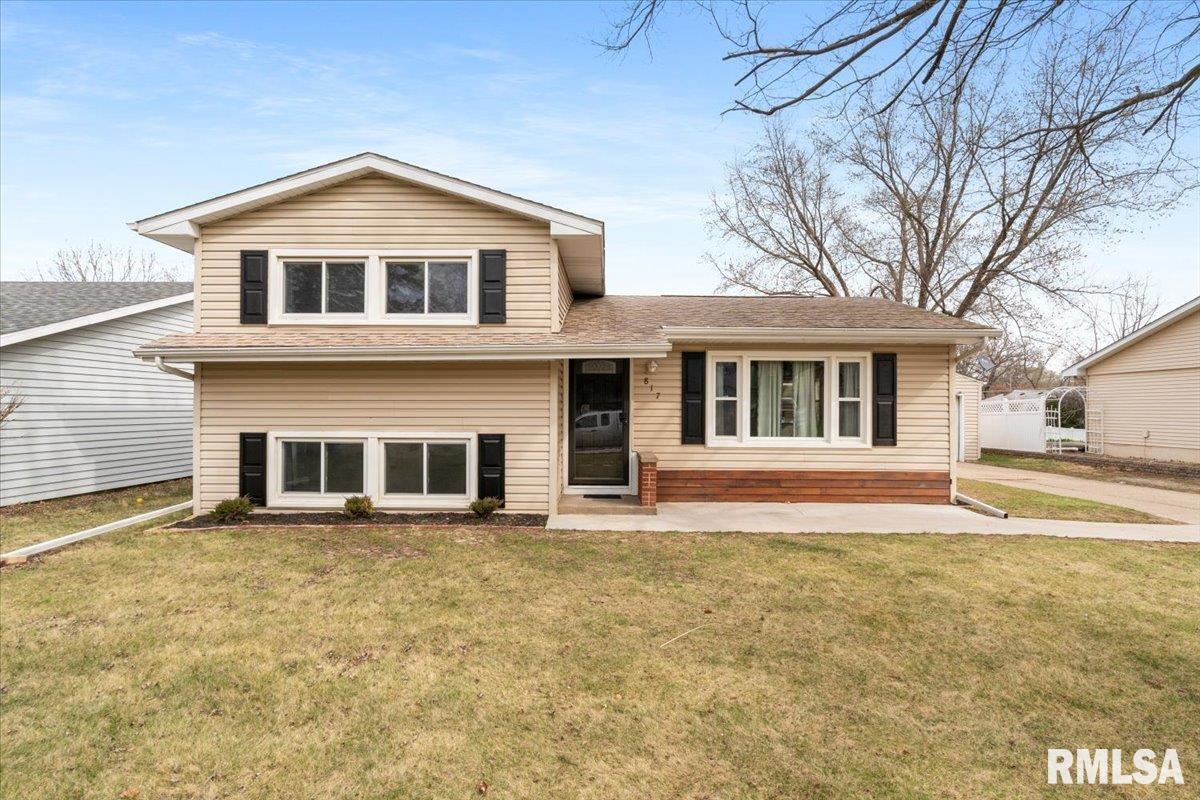817 8th Ave., Silvis, IL