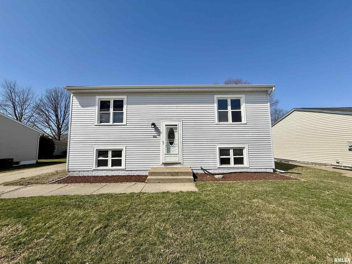 921 Ash Dr., Colona, IL 61241