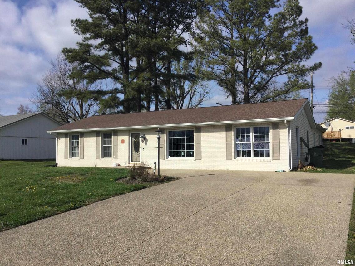 109 Evergreen Dr., Anna, IL 62906