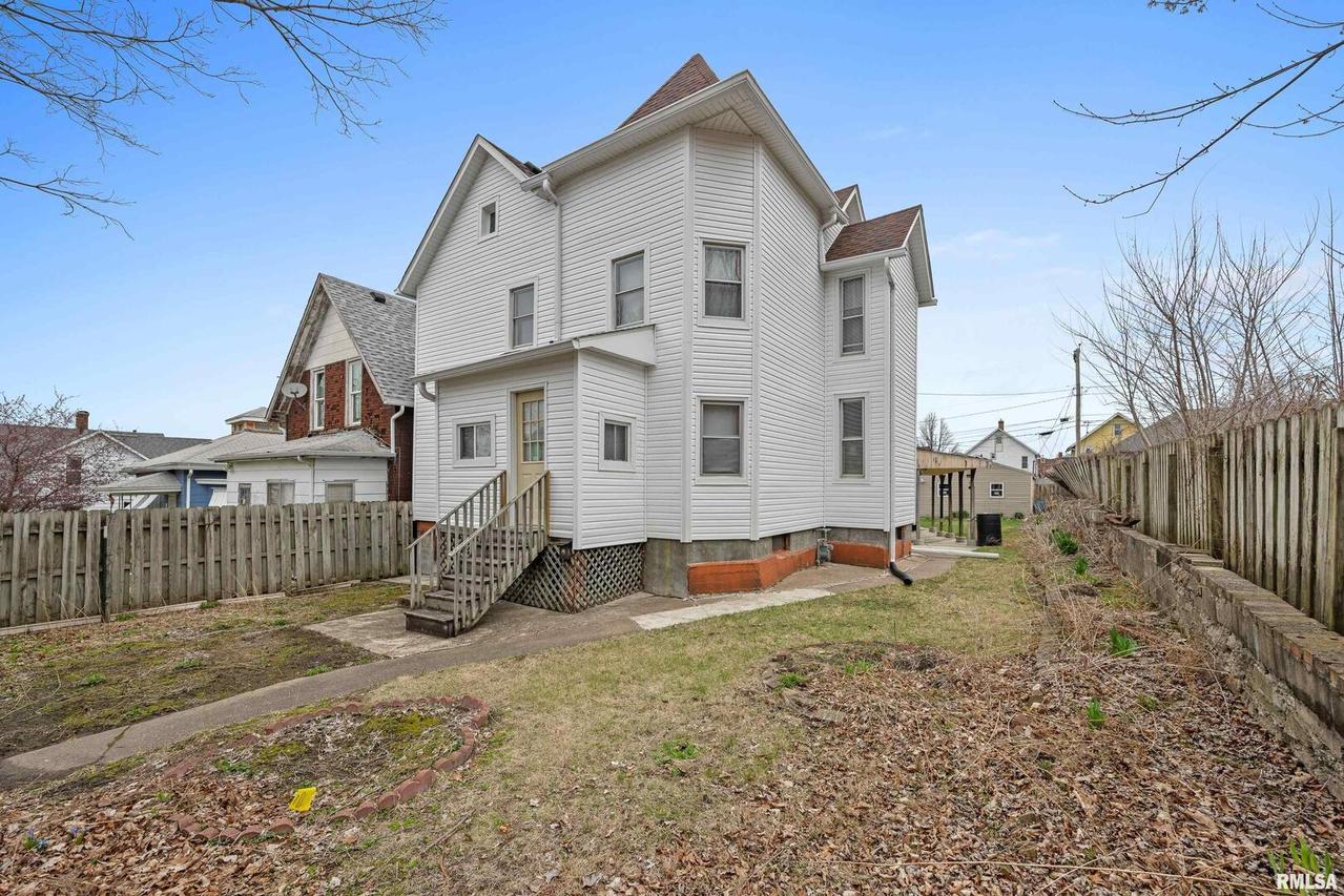 414 8th St., Moline, IL 61265
