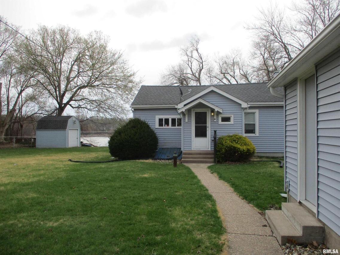530 Island Ave., East Moline, IL 61244